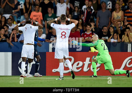 Cesena, Italia. Il 18 giugno, 2019. Demarai grigio dell Inghilterra guarda sconsolato durante il 2019 UEFA EURO U-21 gara di campionato tra Inghilterra U-21 e Francia U-21 a Orogel Stadium 'Dino Manuzzi', Cesena, Italia il 18 giugno 2019. Foto di Giuseppe mafia. Credit: UK Sports Pics Ltd/Alamy Live News Foto Stock