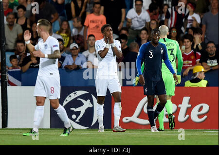 Cesena, Italia. Il 18 giugno, 2019. Demarai grigio dell Inghilterra guarda sconsolato durante il 2019 UEFA EURO U-21 gara di campionato tra Inghilterra U-21 e Francia U-21 a Orogel Stadium 'Dino Manuzzi', Cesena, Italia il 18 giugno 2019. Foto di Giuseppe mafia. Credit: UK Sports Pics Ltd/Alamy Live News Foto Stock