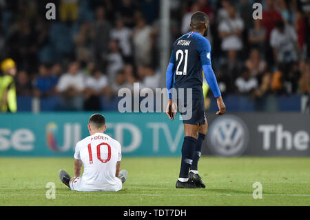 Cesena, Italia. Il 18 giugno, 2019. Phil Foden di Inghilterra guarda sconsolato alla fine del 2019 UEFA EURO U-21 gara di campionato tra Inghilterra U-21 e Francia U-21 a Orogel Stadium 'Dino Manuzzi', Cesena, Italia il 18 giugno 2019. Foto di Giuseppe mafia. Credit: UK Sports Pics Ltd/Alamy Live News Foto Stock