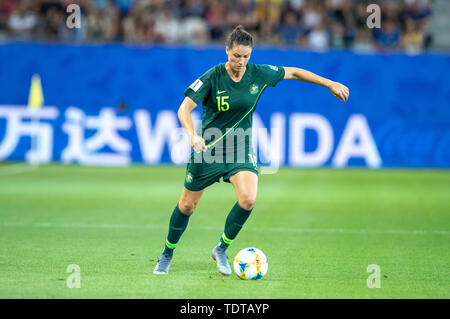 Grenoble, Frankreich. Il 18 giugno, 2019. Francia, Grenoble, Stade des Alpes, 18.06.2019, calcio - FIFA Coppa del mondo femminile - Giamaica - Australia Immagine: vl Emily Gielink (Australia, # 15) | utilizzo del credito in tutto il mondo: dpa/Alamy Live News Foto Stock