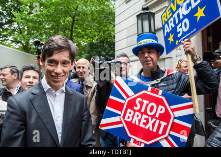 Londra, Regno Unito. 19 Giugno, 2019. Direzione del partito conservatore è candidato intervistato a Westminster la mattina del terzo scrutinio per la direzione del partito conservatore. Il candidato con il minor numero di voti sarà eliminato. Credito: Mark Kerrison/Alamy Live News Foto Stock