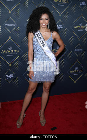 Giugno 19, 2019 - Las Vegas, NV, Stati Uniti - 19 Giugno 2019 - Las Vegas NV - Miss USA Cheslie Kryst. 2019 NHL Awards Red Carpet arrivi al Mandalay Bay Events Centre. Photo credit: MJT/AdMedia (credito Immagine: © Mjt/AdMedia via ZUMA filo) Foto Stock