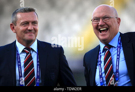 Inghilterra U21 manager Aidy Boothroyd (sinistra) e fa il direttore tecnico Les Reed prima che la UEFA Europei Under-21 campionato, gruppo C corrispondono a Dino Manuzzi di Cesena. Foto Stock