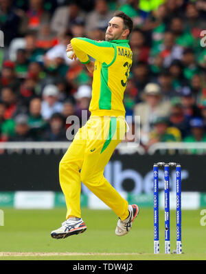 Il Glenn Maxwell Bowls in Australia durante la partita di gruppo della Coppa del mondo di cricket ICC al Trent Bridge di Nottingham. Foto Stock