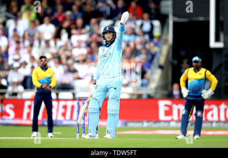 Inghilterra è Joe Root durante l'ICC Cricket World Cup group stage corrispondono a Headingley, Leeds. Foto Stock