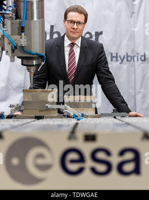 Dresden, Germania. 03 apr, 2019. Christoph Leyens, direttore del Fraunhofer IWS Dresden si trova nella produzione additiva Center Dresden (AMCD). Credito: Robert Michael/dpa-Zentralbild/ZB/dpa/Alamy Live News Foto Stock