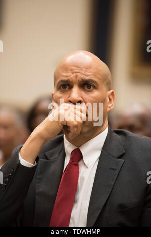 Washington DC, Giugno 19, 2019, USA: Senatore Cory Booker, D-NJ testimonia presso la Casa della magistratura sottocommissione per la costituzione, i diritti civili e le libertà civili terrà una audizione su H.R. 40, alla Commissione di studiare e sviluppare il risarcimento proposte di afro-americani di agire. Lo scopo dell' audizione è di esaminare attraverso aperto e discorso costruttivo, l'eredità del trans-atlantico commercio di schiavi, continuando il suo impatto sulla comunità e il percorso per la giustizia riparatoria. Foto Stock