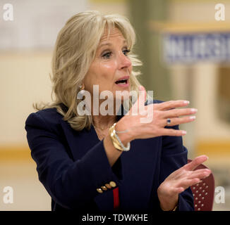 Portsmouth, New Hampshire, Stati Uniti d'America. 19 giugno 2019. Dott.ssa JILL BIDEN assiste un tour e la sessione di ascolto presso la Baia Grande Community College. Credito: Brian Cahn/ZUMA filo/Alamy Live News Foto Stock