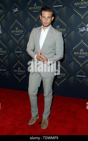 Nico Tortorella presso gli arrivi per 2019 National Hockey League NHL Awards presentato da Bridgestone, Mandalay Bay Events Centre di Las Vegas NV, Giugno 19, 2019. Foto di: MORA/Everett Collection Foto Stock