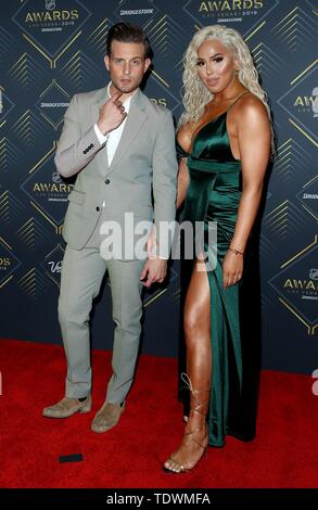 Nico Tortorella presso gli arrivi per 2019 National Hockey League NHL Awards presentato da Bridgestone, Mandalay Bay Events Centre di Las Vegas NV, Giugno 19, 2019. Foto di: MORA/Everett Collection Foto Stock