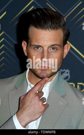 Nico Tortorella presso gli arrivi per 2019 National Hockey League NHL Awards presentato da Bridgestone, Mandalay Bay Events Centre di Las Vegas NV, Giugno 19, 2019. Foto di: MORA/Everett Collection Foto Stock