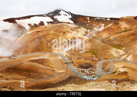 Hveradalir area geotermale con riolite montagne e campi di neve, Islanda, Kerlingarfjoell Foto Stock