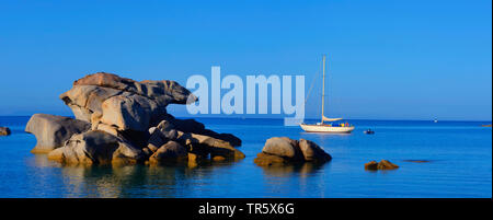 Costa in mattinata nei pressi del villaggio di Tizzano a sud della Corsica, Francia, Corsica, Tizzano Foto Stock