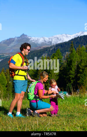 In famiglia vacanze in montagna a Sainte Foy, Francia, Savoie, Tarentaise, Sainte Foy Foto Stock