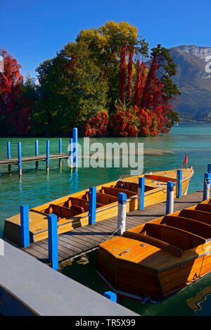 Barche dal 1930 sul lago di Annecy, Francia, Savoie, Alta Savoia Foto Stock