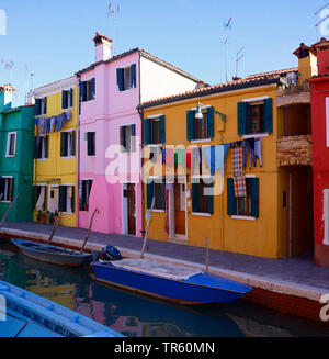 Case colorate nell'isola di Burano, Italia, Venezia Foto Stock