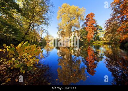 Castello con Eller castello in Duesseldorf, Manor House, in Germania, in Renania settentrionale-Vestfalia, Duesseldorf Foto Stock