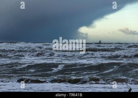 Tempesta davanti sopra il Mar Baltico, Germania, Meclemburgo-Pomerania, Warnemuende, Rostock Foto Stock