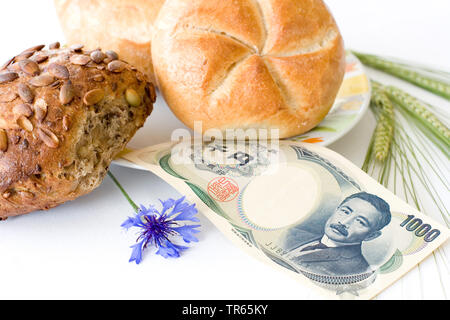 Pane rotolo s con 1000 yen fattura, fiordaliso e orzo, Cina Foto Stock