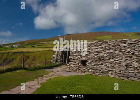 Storico edificio di pietra Dunbeg Fort sulla penisola di Dingle, Irlanda, nella contea di Kerry, la penisola di Dingle Foto Stock