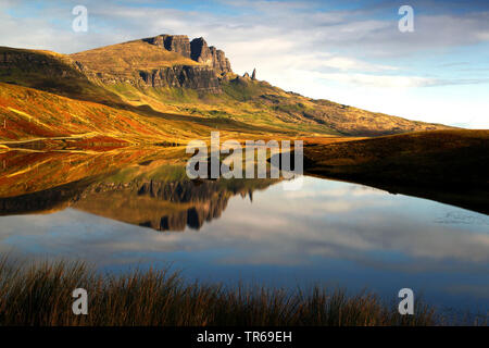 Il vecchio uomo di Storr nella luce della sera, Regno Unito, Scozia, Isola di Skye Foto Stock