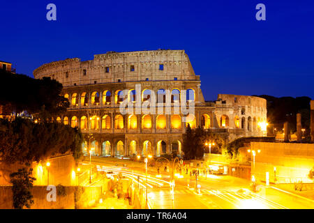 Colosseo di notte, Italia, Roma Foto Stock