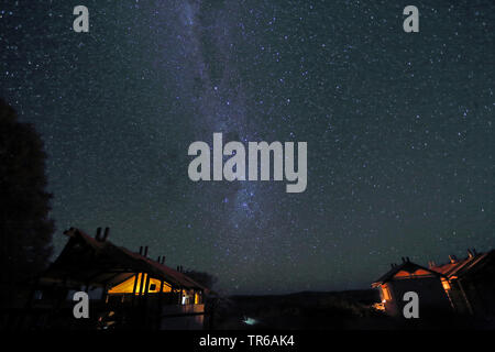 Cielo stellato sopra il Kalahari tenda Camp, Sud Africa, Kgalagadi transfrontaliera Parco Nazionale Foto Stock