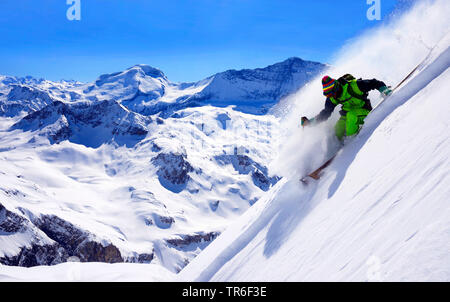 Sci fuori pista sulla montagna Bellecote, sul retro il vertice della Grande Motte e Grande Casse, Francia, Savoie, Parco Nazionale della Vanoise, La Plagne Foto Stock