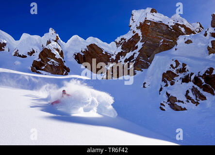 Sci fuori pista nella località sciistica di Sainte-Foy-Tarentaise, Francia, Savoie, Parco Nazionale della Vanoise, Sainte-Foy-Tarentaise Foto Stock