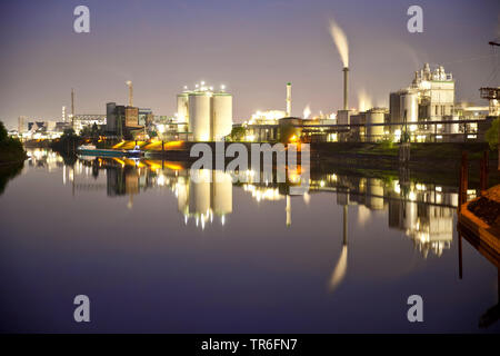 Porto sul Reno di Krefeld in serata, in Germania, in Renania settentrionale-Vestfalia, Basso Reno, Krefeld Foto Stock