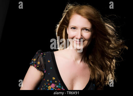 Donna sorridente, ritratto Foto Stock