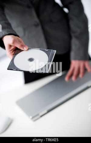 Donna con CD, Svizzera Foto Stock