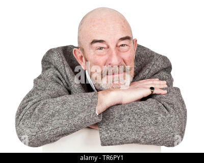 Congeniale uomo vecchio con testa calva e la barba, in Germania, in Baviera Foto Stock