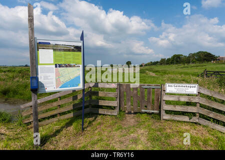 Informazioni segno di Natuurmonumenten a Ruygeborg entrata in primavera, Paesi Bassi, South Holland, Ruygeborg, Nieuwkoop Foto Stock