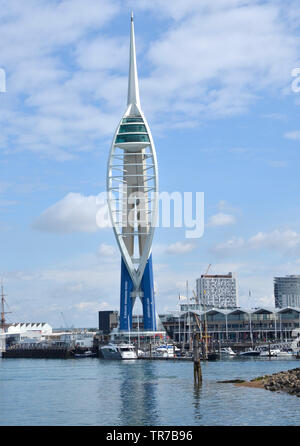 Emirati Spinnaker Tower, a 170 metri di torre di osservazione su Gunwharf Quays in Portsmouth Porto. Foto Stock