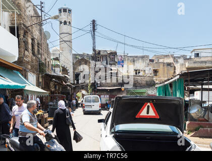 Al Moalak della moschea minareto in un vecchio quartiere di Tripoli, Libano Foto Stock