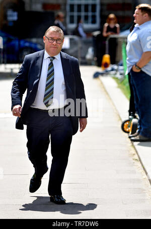 Mark Francois MP (Cost: Rayleigh e Wickford) su College Green, Westminster, XXIV Maggio 2019.... Foto Stock