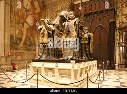 Tomba di Cristoforo Colombo, 1891. Scultore: Arturo Melida.Cattedrale di Siviglia. Spagna. Foto Stock