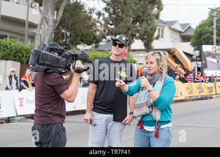 26 maggio 2019 Sydney, Aust: neo eletto Membro Federale per la sede di Warringah, Zali Steggall incoraggia i giovani corridori al Balmoral masterizzazione di gara Foto Stock