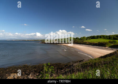 Dulas Bay Beach sulla costa di Anglesey nel Galles del Nord. Foto Stock