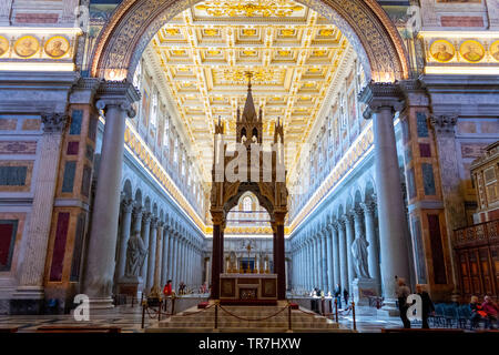 Un'immagine di San Paolo fuori le Mura Basilica Cattolica Romana a Roma Foto Stock