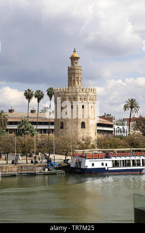 Spagna. Andalusia. Siviglia. Torre del Oro. 1220-1221. Almohade califfato. Foto Stock