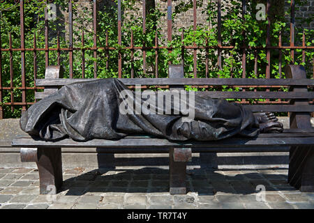 Bruges, senzatetto Gesù, statua in bronzo, Stalijzerstraat, Belgio, Europa Foto Stock