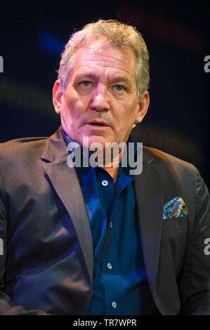 Colin Armstrong MM Aka Chris Ryan autore presentatore televisivo consulente di sicurezza e Ex sergente SAS parlando sul palco al Festival di Fieno Hay on Wye Powys Wales UK Foto Stock