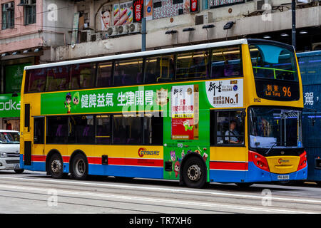 Un Citybus catturati nel traffico, Hong Kong, Cina Foto Stock