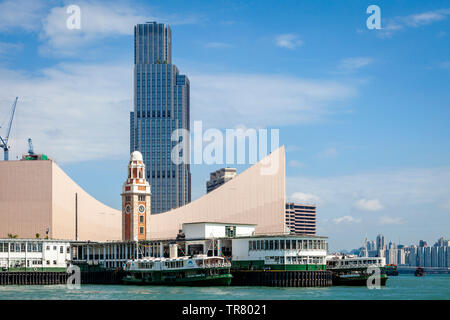 Il Molo Star Ferry, il museo dello spazio e la Torre dell Orologio, Kowloon, Hong Kong, Cina Foto Stock