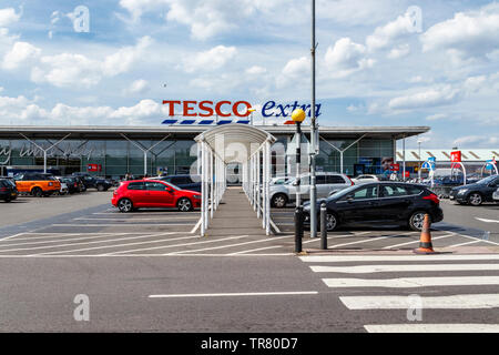 Tesco Extra al supermercato Friern Barnet, London, Regno Unito Foto Stock