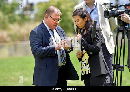 Mark Francois MP (Cost: Rayleigh e Wickford) su College Green, Westminster, XXIV Maggio 2019.... Foto Stock