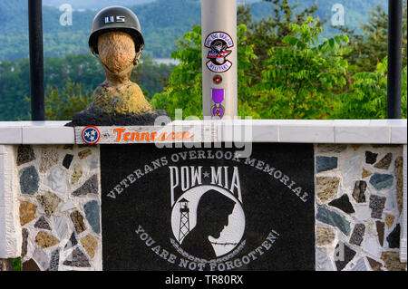 Stazione di fagiolo, Tennessee, Stati Uniti d'America - 3 Maggio 2019: i veterani si affacciano. AMemorial per i veterani che guarda sulla vallata dove il led Cherokees Daniel Boone Foto Stock