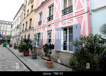 Le case colorate in Rue Cremieux Paris, Francia un posto preferito da Instagram immagini. Foto Stock